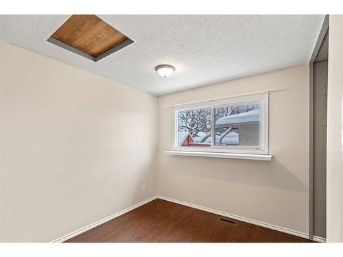 9810 80 Avenue, Grande Prairie, AB - Indoor Photo Showing Other Room