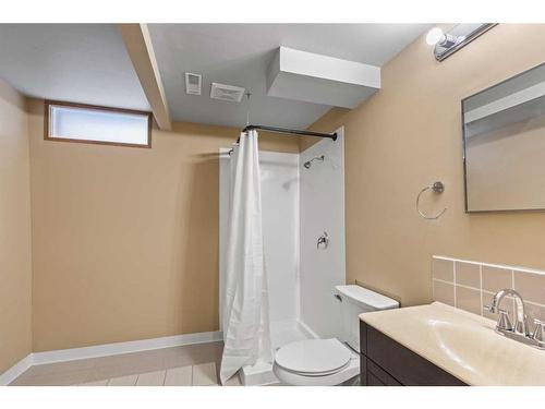 9810 80 Avenue, Grande Prairie, AB - Indoor Photo Showing Bathroom