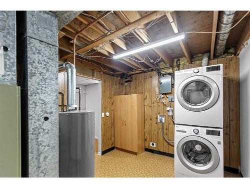 9810 80 Avenue, Grande Prairie, AB - Indoor Photo Showing Laundry Room