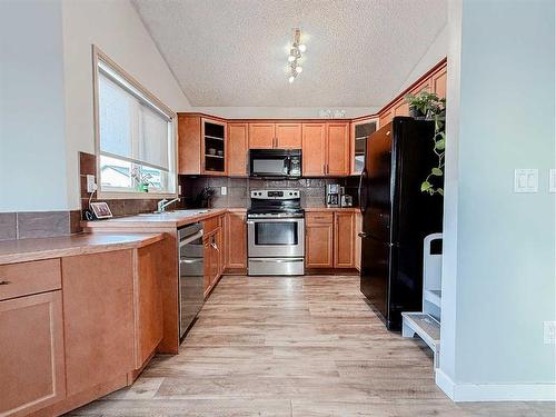 13002 93A Street, Grande Prairie, AB - Indoor Photo Showing Kitchen