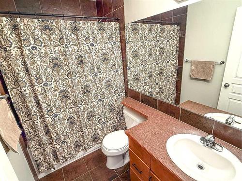 13002 93A Street, Grande Prairie, AB - Indoor Photo Showing Bathroom