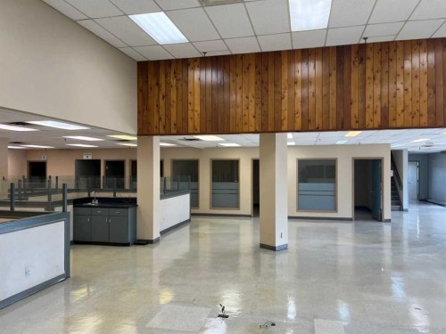 8610 87 Avenue, Peace River, AB 