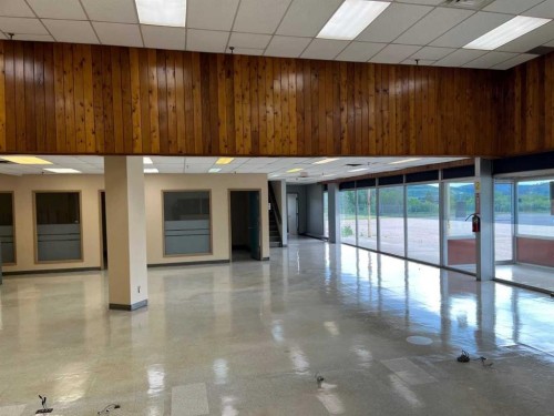 8610 87 Avenue, Peace River, AB 