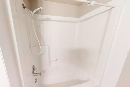 C-10029 105 Avenue, Grande Prairie, AB - Indoor Photo Showing Bathroom