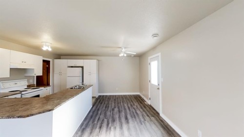 C-10029 105 Avenue, Grande Prairie, AB - Indoor Photo Showing Kitchen
