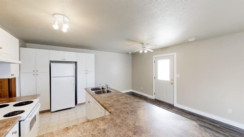 C-10029 105 Avenue, Grande Prairie, AB - Indoor Photo Showing Kitchen With Double Sink