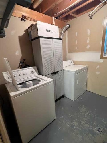 7A & 7B Pembina Road, Rainbow Lake, AB - Indoor Photo Showing Laundry Room