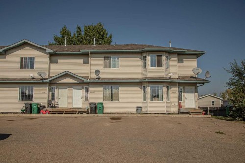 10808 100 Avenue, High Level, AB - Outdoor