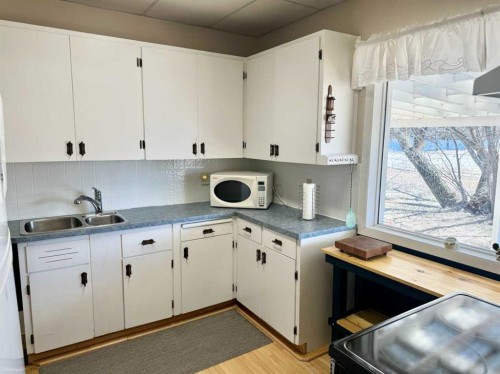 103 Centre Street, Mclennan, AB - Indoor Photo Showing Kitchen With Double Sink