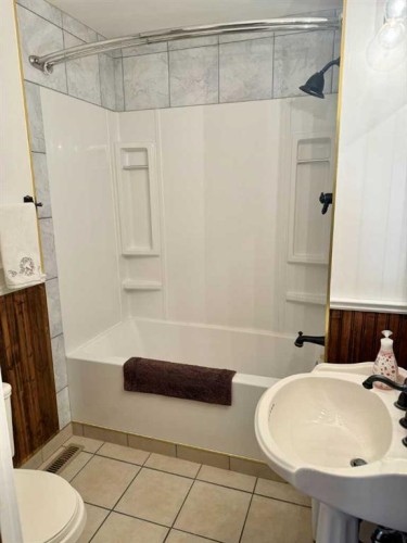 103 Centre Street, Mclennan, AB - Indoor Photo Showing Bathroom