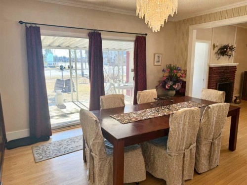 103 Centre Street, Mclennan, AB - Indoor Photo Showing Dining Room