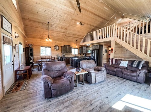 20133 Twp Rd 832, St. Isidore, AB - Indoor Photo Showing Living Room