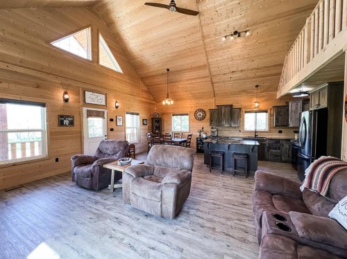 20133 Twp Rd 832, St. Isidore, AB - Indoor Photo Showing Living Room