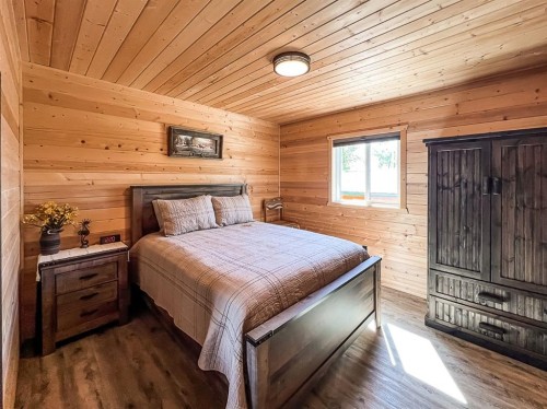 20133 Twp Rd 832, St. Isidore, AB - Indoor Photo Showing Bedroom