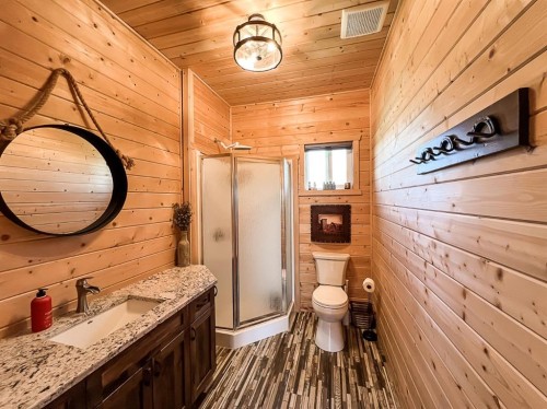 20133 Twp Rd 832, St. Isidore, AB - Indoor Photo Showing Bathroom