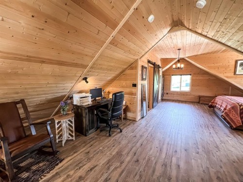 20133 Twp Rd 832, St. Isidore, AB - Indoor Photo Showing Other Room