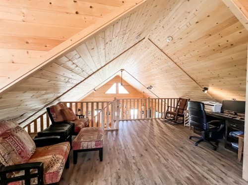 20133 Twp Rd 832, St. Isidore, AB - Indoor Photo Showing Other Room