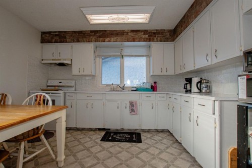 9227 107 Avenue, Grande Prairie, AB - Indoor Photo Showing Kitchen
