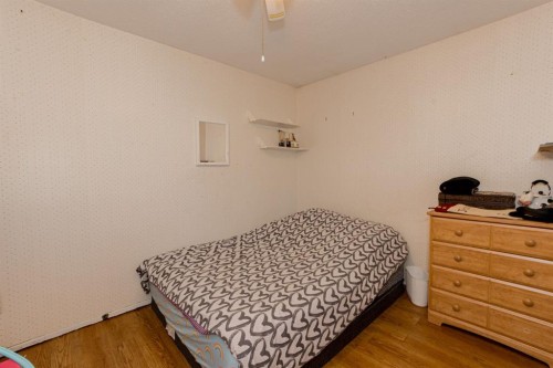 9227 107 Avenue, Grande Prairie, AB - Indoor Photo Showing Bedroom