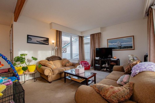 9227 107 Avenue, Grande Prairie, AB - Indoor Photo Showing Living Room