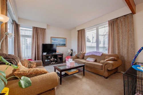 9227 107 Avenue, Grande Prairie, AB - Indoor Photo Showing Living Room