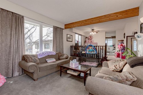 9227 107 Avenue, Grande Prairie, AB - Indoor Photo Showing Living Room