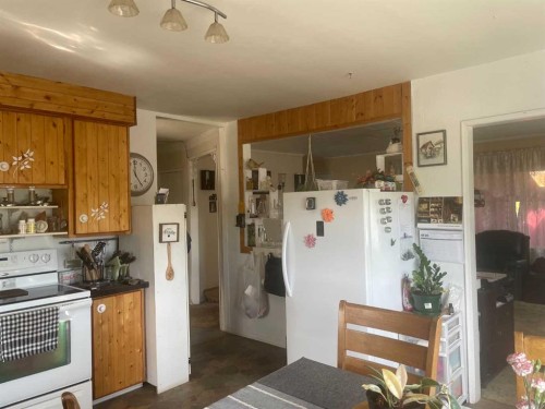 842048 Rge Rd 51, Rural Clear Hills County, AB - Indoor Photo Showing Kitchen