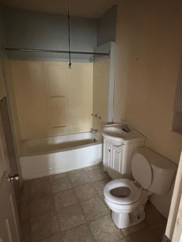 5605 50St, Grimshaw, AB - Indoor Photo Showing Bathroom