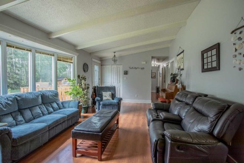 110035 Range Road 183, Rural Mackenzie County, AB - Indoor Photo Showing Living Room
