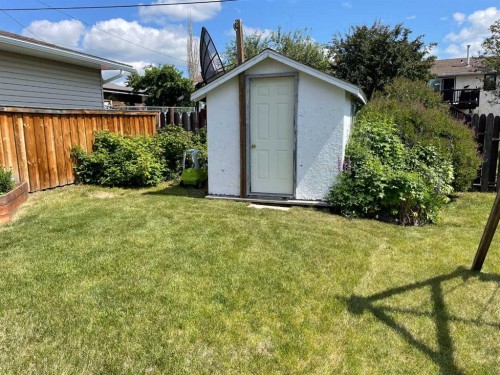 10605 107 Street Close, Fairview, AB - Outdoor