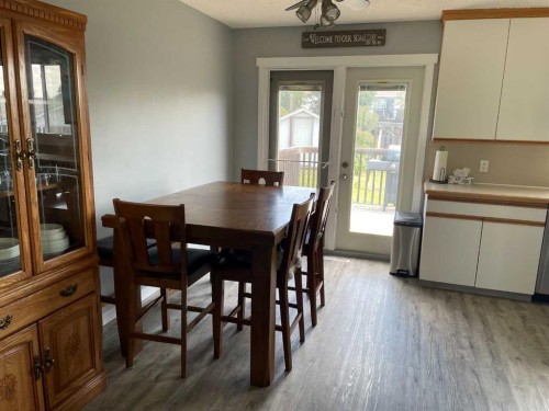 10605 107 Street Close, Fairview, AB - Indoor Photo Showing Dining Room