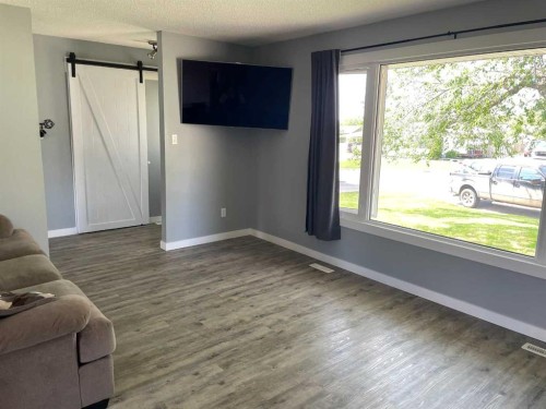 10605 107 Street Close, Fairview, AB - Indoor