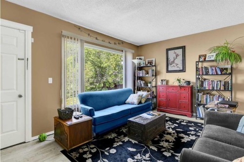 1111 7Th Avenue, Beaverlodge, AB - Indoor Photo Showing Living Room