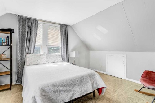 1111 7Th Avenue, Beaverlodge, AB - Indoor Photo Showing Bedroom