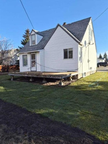 1111 7Th Avenue, Beaverlodge, AB - Outdoor