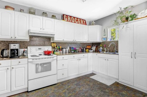 1111 7Th Avenue, Beaverlodge, AB - Indoor Photo Showing Kitchen