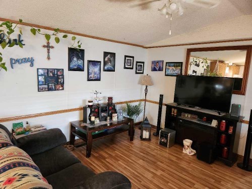 46 5812 Street Nw, High Prairie, AB - Indoor Photo Showing Other Room