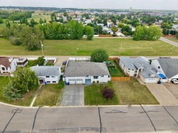 5514 45 Avenue  Grimshaw, AB T0H 1W0