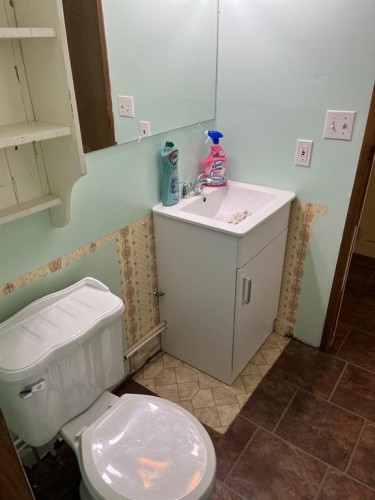 9913 80 Avenue, Peace River, AB - Indoor