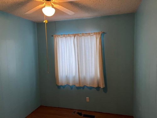 9913 80 Avenue, Peace River, AB - Indoor Photo Showing Other Room