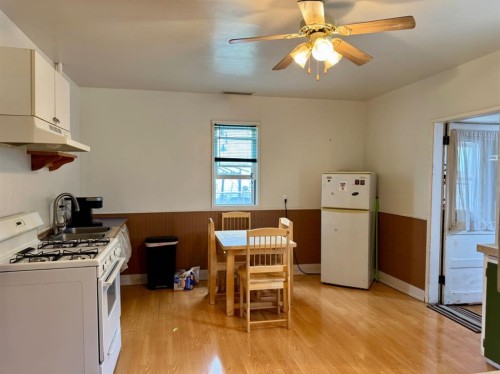 11205 103 Avenue, Fairview, AB - Indoor Photo Showing Kitchen