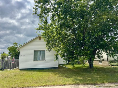11205 103 Avenue, Fairview, AB - Outdoor