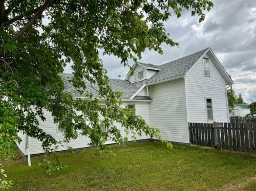 11205 103 Avenue, Fairview, AB - Outdoor