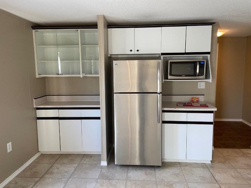 10404 98 Street, Fairview, AB - Indoor Photo Showing Kitchen