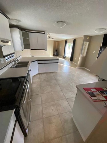 10404 98 Street, Fairview, AB - Indoor Photo Showing Other Room