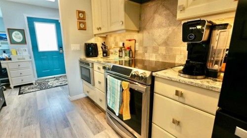 10501 83 Street, Peace River, AB - Indoor Photo Showing Kitchen