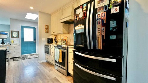 10501 83 Street, Peace River, AB - Indoor Photo Showing Kitchen