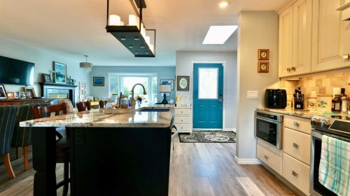 10501 83 Street, Peace River, AB - Indoor Photo Showing Kitchen With Upgraded Kitchen