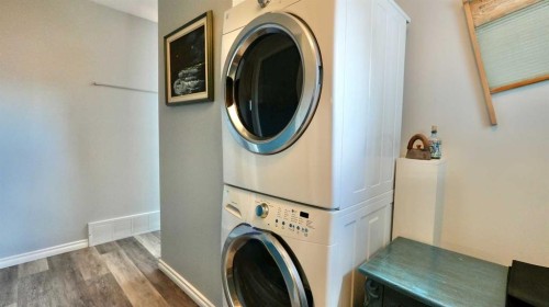 10501 83 Street, Peace River, AB - Indoor Photo Showing Laundry Room