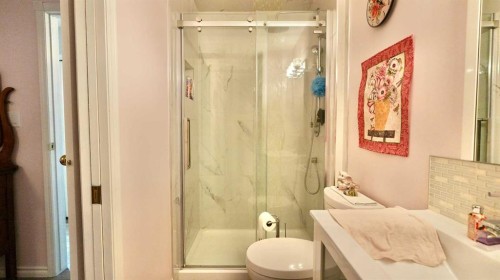 10501 83 Street, Peace River, AB - Indoor Photo Showing Bathroom